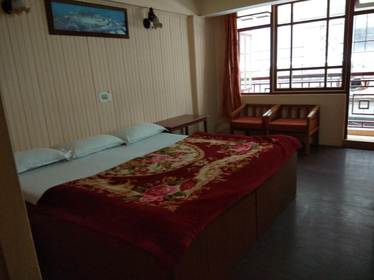 Hotel Mansarovar Дарджилинг Экстерьер фото